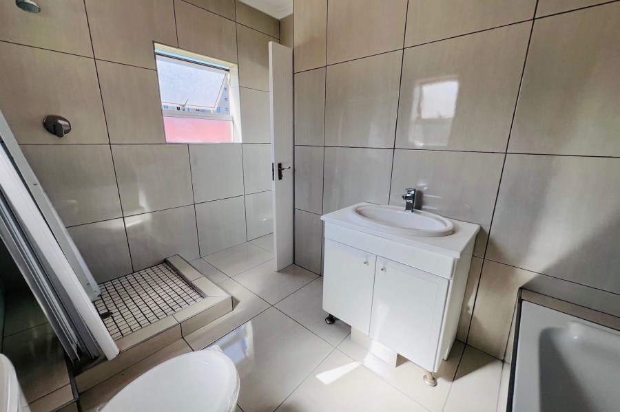 To Let 3 Bedroom Property for Rent in Century City Western Cape